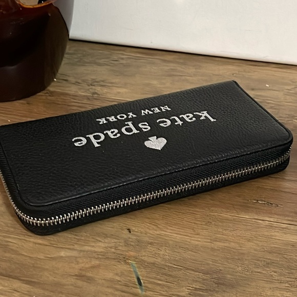 Kate Spade glitter on large continental wallet - Picture 6 of 13